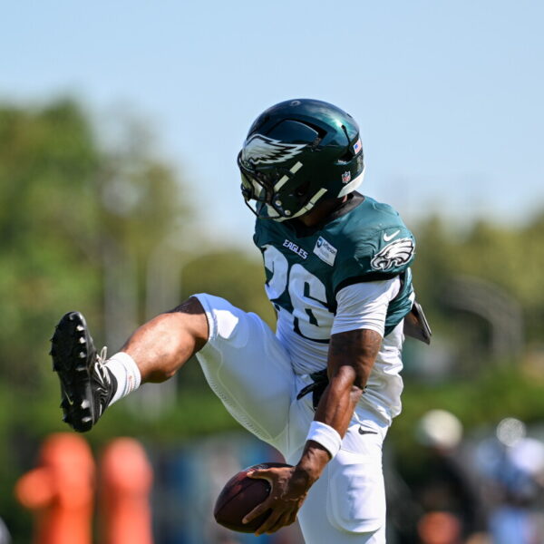Saquon Barkley gets left foot/ankle checked out at Eagles practice