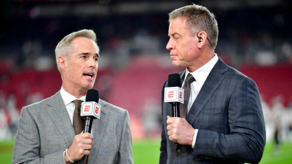 Joe Buck hopes Troy Aikman stays at ESPN