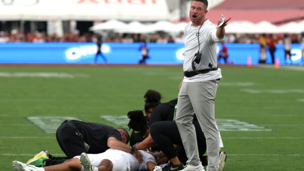 Oregon coach Dan Lanning blasts “disgusting play” by USC that injured Dante Moore