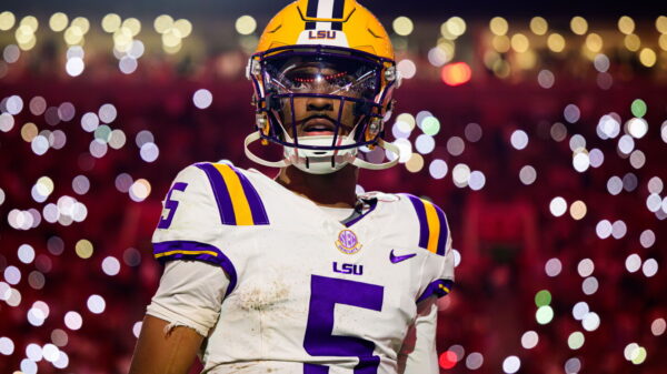 LSU fans had a strong reaction to an image of Jayden Daniels on the video board