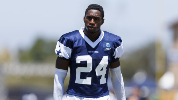 Steelers sign DB Israel Mukuamu