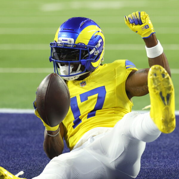 Davante Adams has 195 yards, two TDs as Rams take 21-3 lead