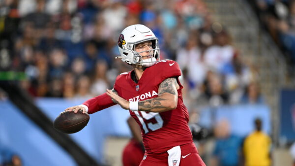 Carson Beck throws for 188 yards, TD in impressive preseason debut