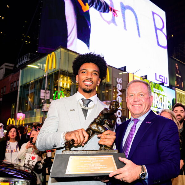 Jayden Daniels reportedly wants LSU to return its copy of his Heisman Trophy