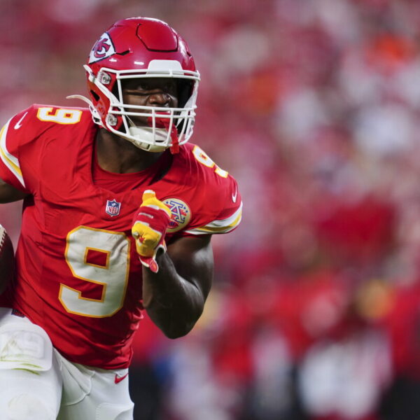Kenneth Walker runs for 60-yard TD on fourth down