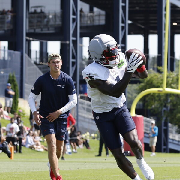 A.J. Brown says he dislocated his thumb in practice, but “you keep going”