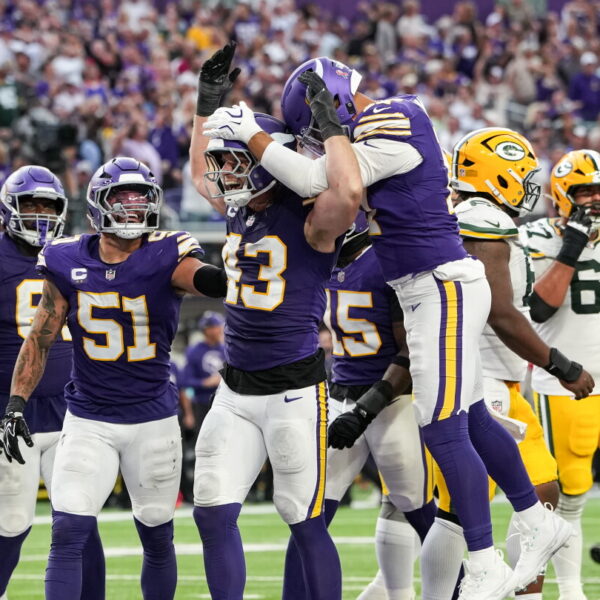 Packers melt down in fourth quarter, Vikings pull off 39-22 victory