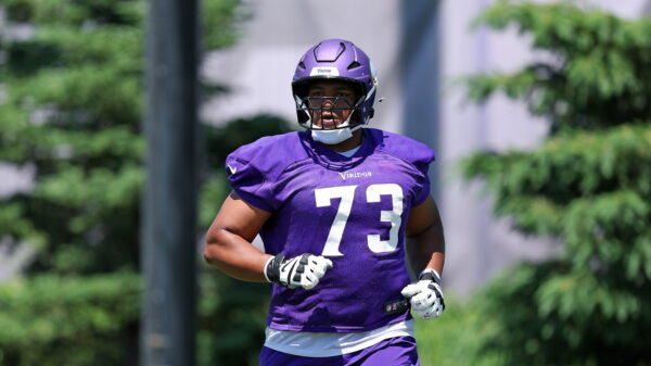 Vikings to trade OL Walter Rouse to Patriots