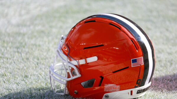 Browns start slashing roster, cut 15 players from active roster