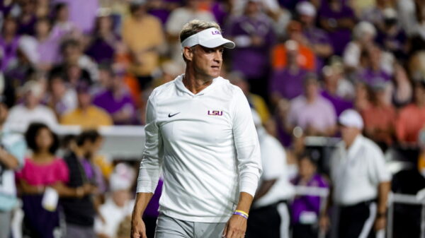 Lane Kiffin at halftime of 31-3 blowout: “Imagine if we had pro players”