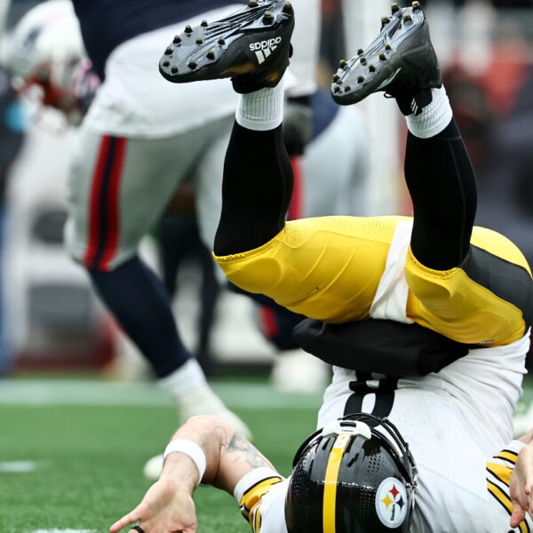 Patriots shut down Steelers’ offense, win 20-3