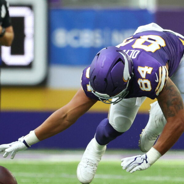 Vikings confirm TE Josh Oliver tore his biceps