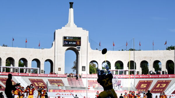 USC draws a bigger crowd (but not by much) to second home game