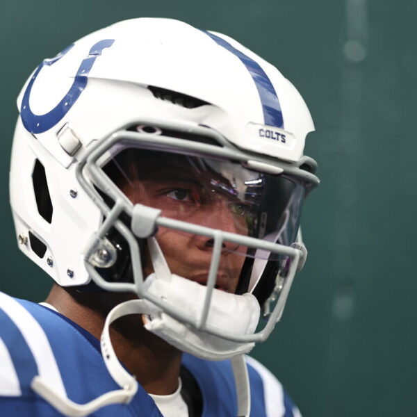 Colts sign free agent TE Pharaoh Brown
