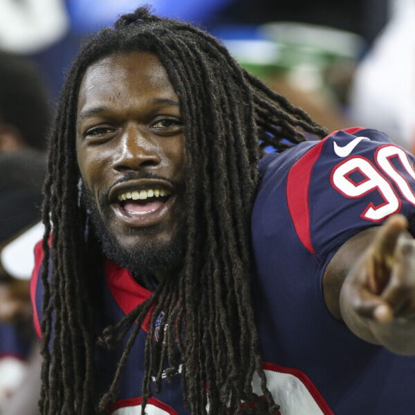 DeMeco Ryans: Jadeveon Clowney is “fitting right in”