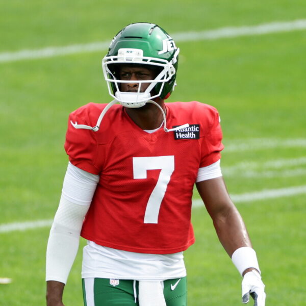 Geno Smith is on the field at Jets practice Monday