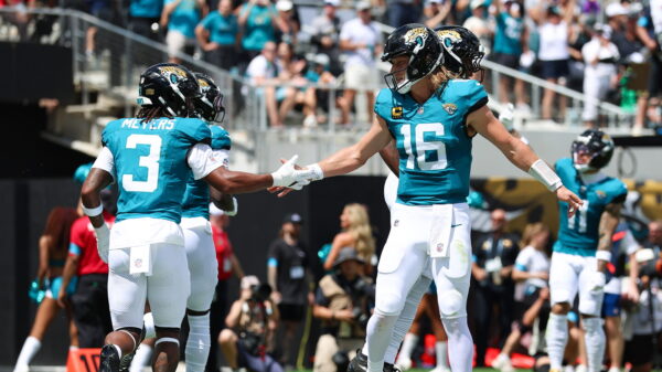 Trevor Lawrence throws four TDs, Jags steamroll Browns 34-10