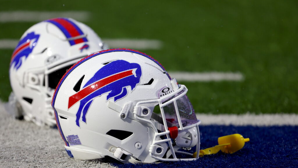 Bills re-sign LB Otis Reese IV
