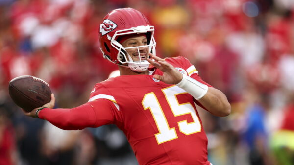 Chiefs score on fourth down after Patrick Mahomes deep ball, lead 24-20